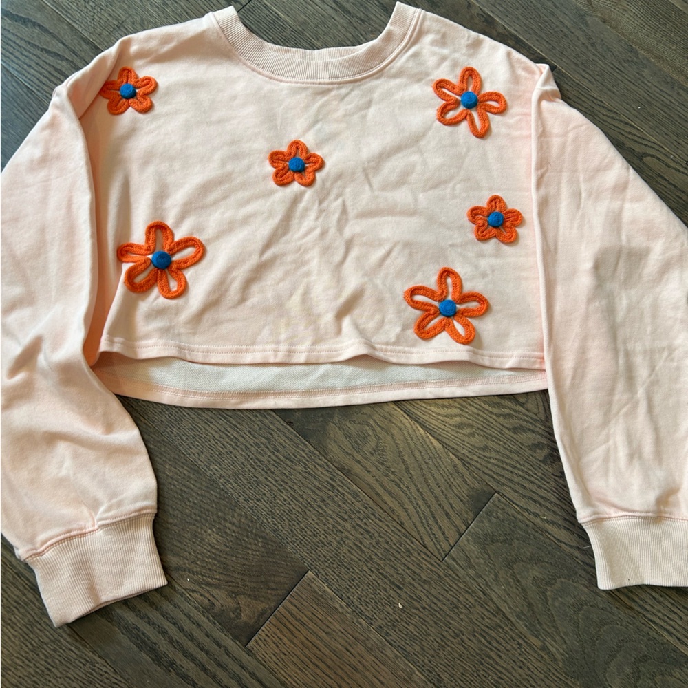 EVERYDAY CHIC BOUTIQUE NWT Small Floral Embroidered pullover